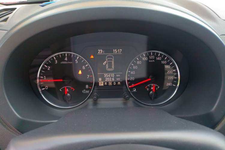 Used Dongfeng Fengdu MX6 2016 2.0L CVT Two-Wheel Drive Dream Edition Instrument Cluster