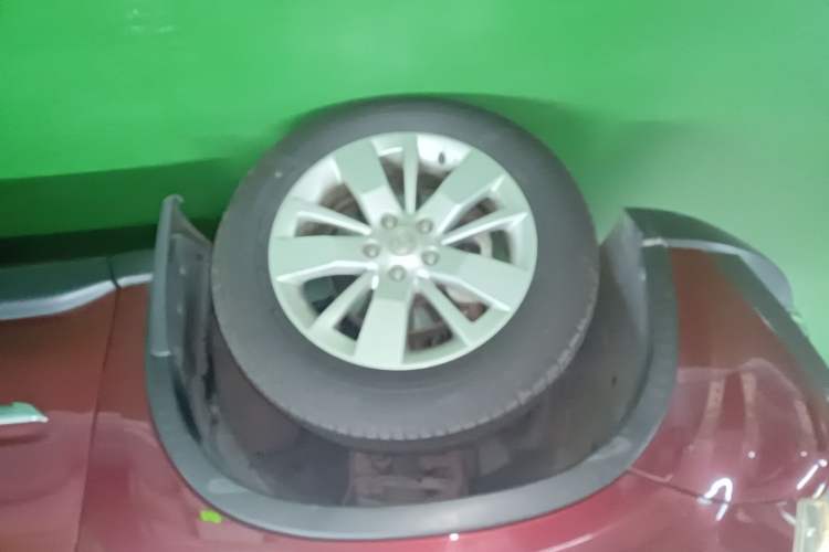Used Dongfeng Fengdu MX6 2016 2.0L CVT Two-Wheel Drive Excellence Edition Left Front Wheel Hub