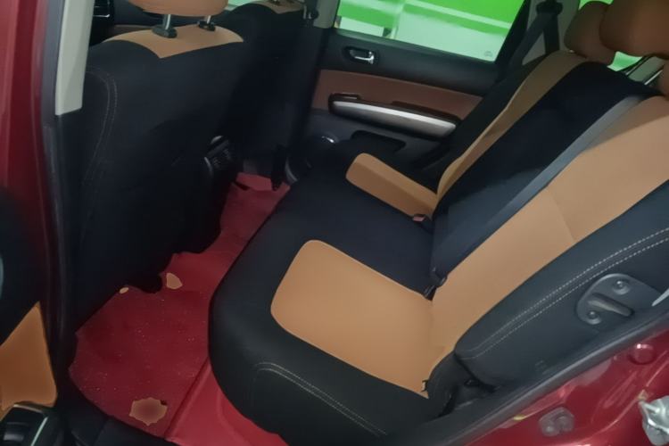 Used Dongfeng Fengdu MX6 2016 2.0L CVT Two-Wheel Drive Excellence Edition Left Rear Seat