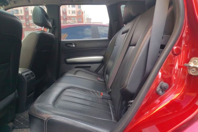 Used Dongfeng Fengdu MX6 2016 2.0L CVT Two-Wheel Drive Dream Edition Left Rear Seat