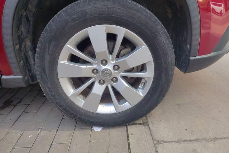 Used Dongfeng Fengdu MX6 2016 2.0L CVT Two-Wheel Drive Dream Edition Right Front Wheel Hub