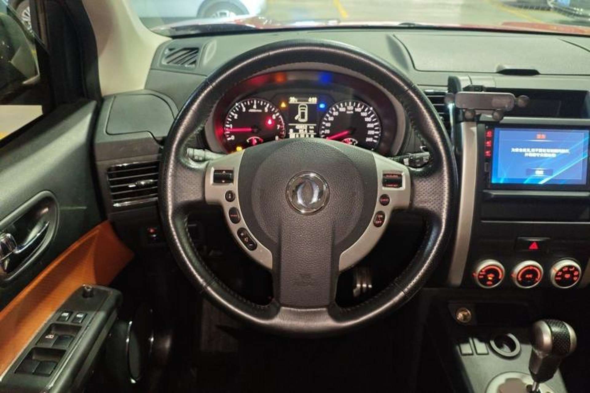 Used Dongfeng Fengdu MX6 2016 2.0L CVT Two-Wheel Drive All-Around Version Steering Wheel