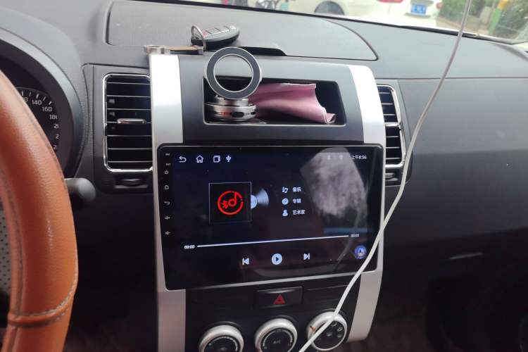Used Dongfeng Fengdu MX6 2016 2.0L CVT 4x4 Excellence Edition Audio And AC Panel