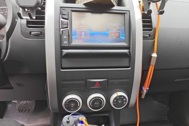 Used Dongfeng Fengdu MX6 2016 2.0L CVT 4x4 Dream Edition Audio And AC Panel