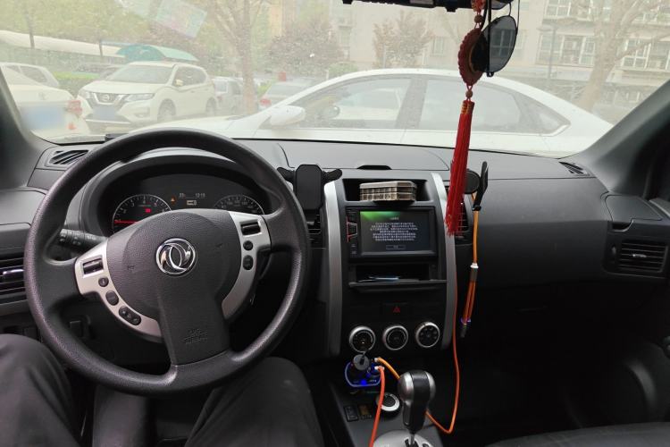 Used Dongfeng Fengdu MX6 2016 2.0L CVT 4x4 Dream Edition Center Console