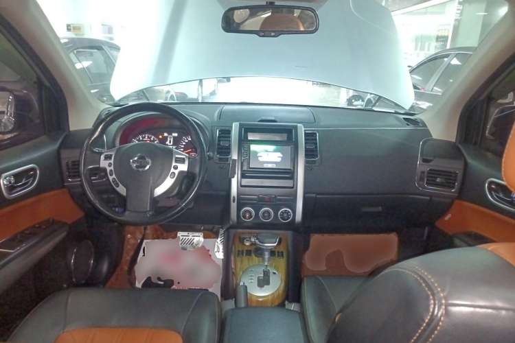 Used Dongfeng Fengdu MX6 2016 2.0L CVT Two-Wheel Drive Dream Edition Center Console