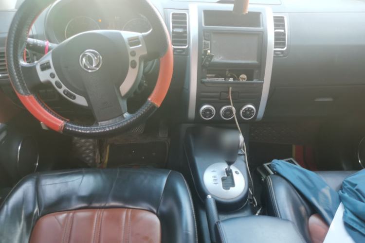 Used Dongfeng Fengdu MX6 2016 2.0L CVT Two-Wheel Drive Dream Edition Center Console