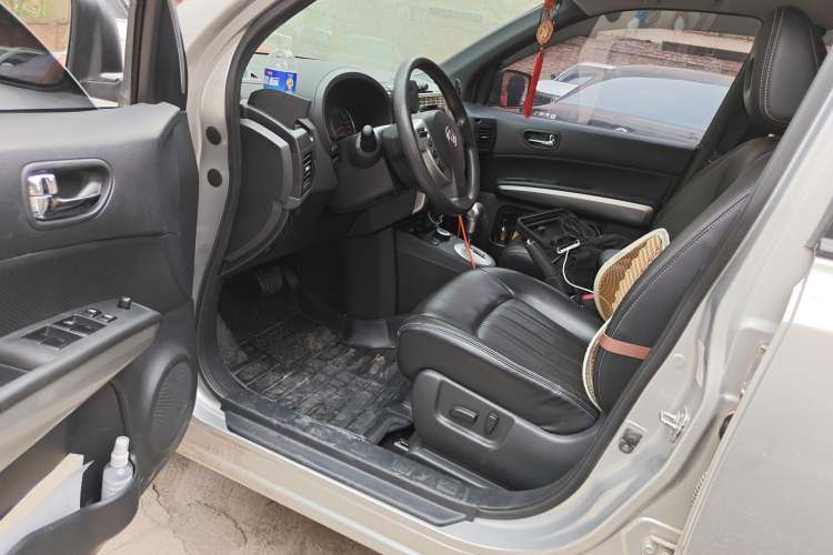 Used Dongfeng Fengdu MX6 2016 2.0L CVT 4x4 Dream Edition Driver Seat