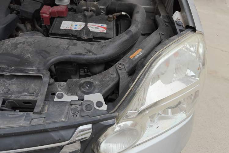 Used Dongfeng Fengdu MX6 2016 2.0L CVT 4x4 Dream Edition Engine Bay Left