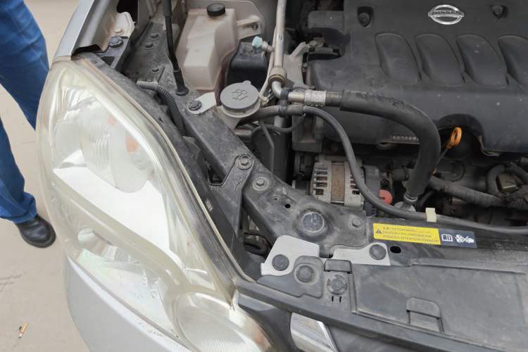 Used Dongfeng Fengdu MX6 2016 2.0L CVT 4x4 Dream Edition Engine Bay Right