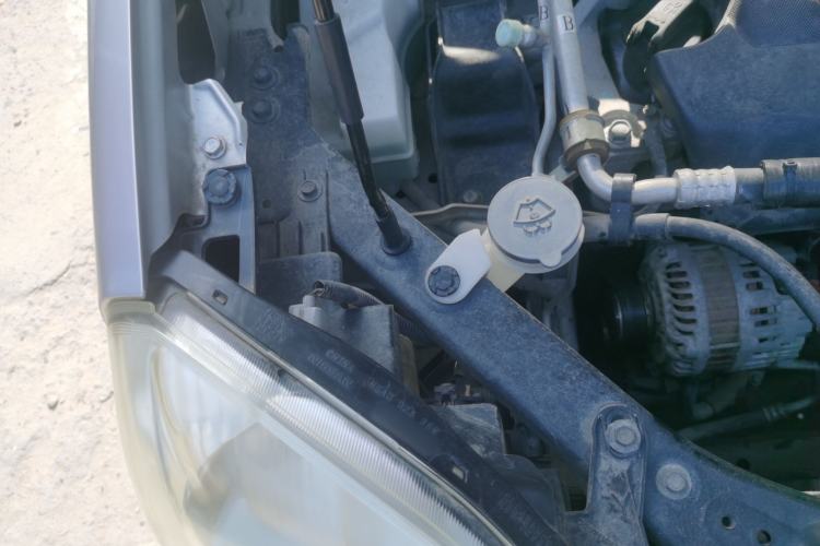 Used Dongfeng Fengdu MX6 2016 2.0L CVT Two-Wheel Drive Dream Edition Engine Bay Right