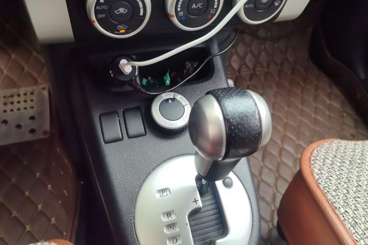 Used Dongfeng Fengdu MX6 2016 2.0L CVT 4x4 Excellence Edition Gear Lever