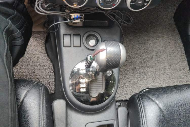 Used Dongfeng Fengdu MX6 2016 2.0L CVT Two-Wheel Drive Excellence Edition Gear Lever