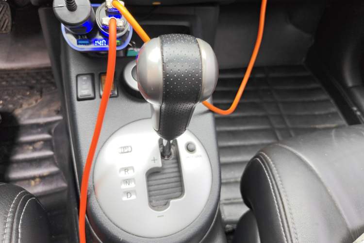 Used Dongfeng Fengdu MX6 2016 2.0L CVT 4x4 Dream Edition Gear Lever