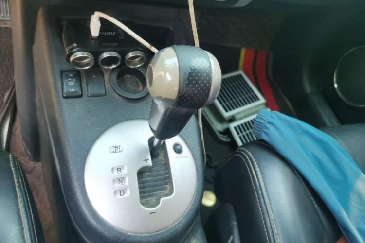 Used Dongfeng Fengdu MX6 2016 2.0L CVT Two-Wheel Drive Dream Edition Gear Lever