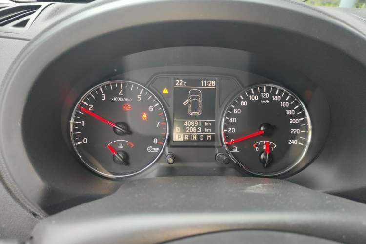 Used Dongfeng Fengdu MX6 2016 2.0L CVT Two-Wheel Drive Excellence Edition Instrument Cluster