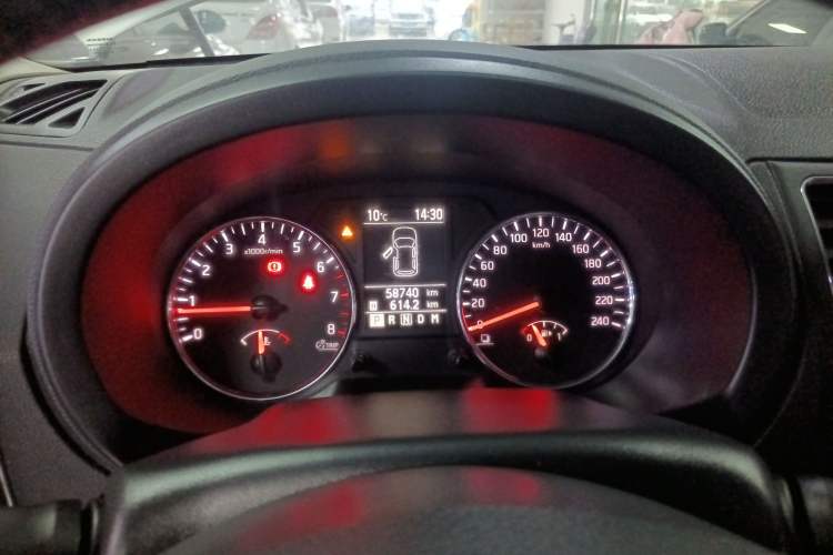 Used Dongfeng Fengdu MX6 2016 2.0L CVT Two-Wheel Drive Dream Edition Instrument Cluster