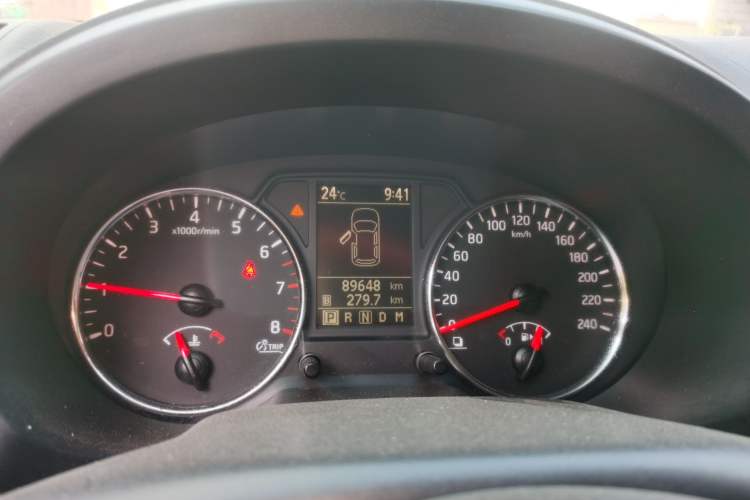 Used Dongfeng Fengdu MX6 2016 2.0L CVT Two-Wheel Drive Dream Edition Instrument Cluster