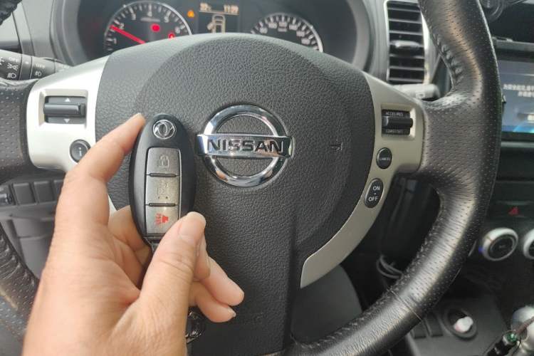 Used Dongfeng Fengdu MX6 2016 2.0L CVT Two-Wheel Drive Excellence Edition Interior 1