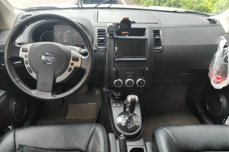 Used Dongfeng Fengdu MX6 2016 2.0L CVT Two-Wheel Drive Excellence Edition Interior 2