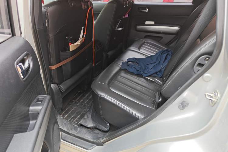 Used Dongfeng Fengdu MX6 2016 2.0L CVT 4x4 Dream Edition Left Rear Seat