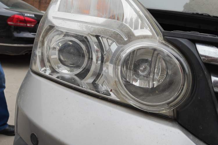 Used Dongfeng Fengdu MX6 2016 2.0L CVT 4x4 Dream Edition Right Front Headlight