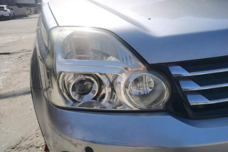 Used Dongfeng Fengdu MX6 2016 2.0L CVT Two-Wheel Drive Dream Edition Right Front Headlight