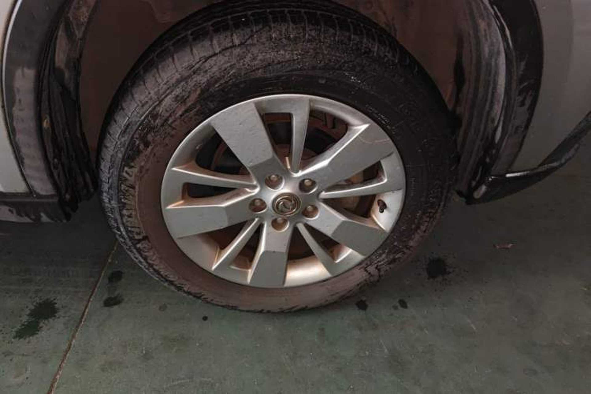 Used Dongfeng Fengdu MX6 2016 2.0L CVT Two-Wheel Drive All-Around Version Right Front Wheel Hub