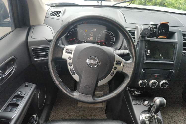 Used Dongfeng Fengdu MX6 2016 2.0L CVT Two-Wheel Drive Excellence Edition Steering Wheel