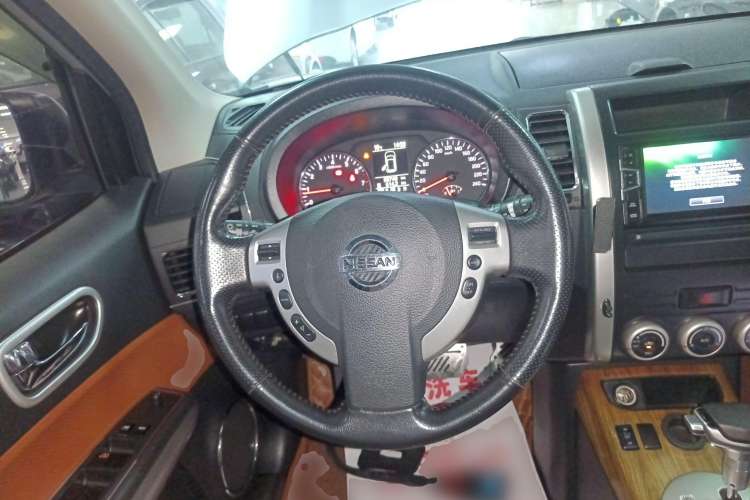 Used Dongfeng Fengdu MX6 2016 2.0L CVT Two-Wheel Drive Dream Edition Steering Wheel