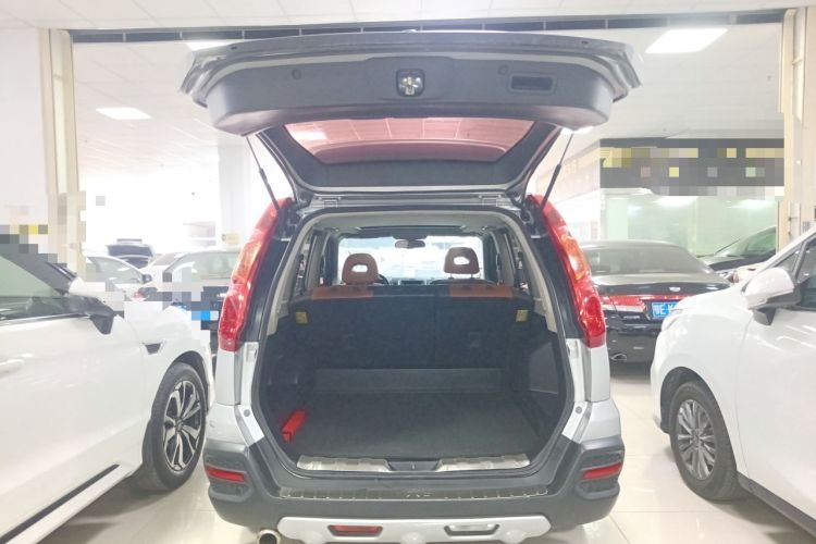 Used Dongfeng Fengdu MX6 2016 2.0L CVT Two-Wheel Drive Dream Edition Trunk