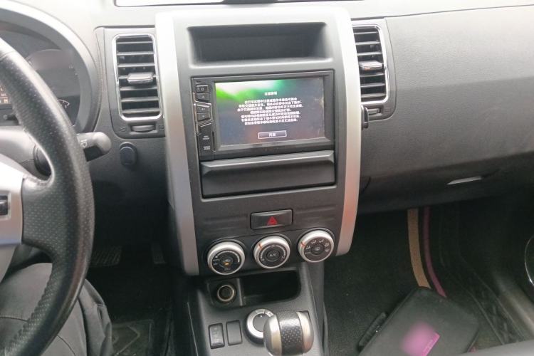 Used Dongfeng Fengdu MX6 2016 2.0L CVT 4x4 Dream Edition Audio And AC Panel
