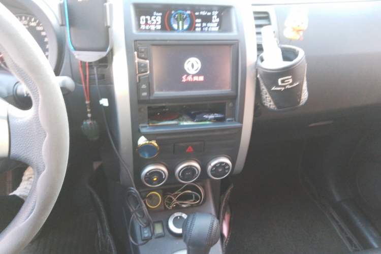 Used Dongfeng Fengdu MX6 2016 2.0L CVT 4x4 Dream Edition Audio And AC Panel