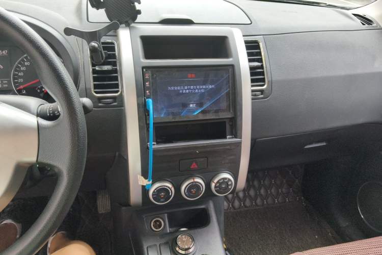 Used Dongfeng Fengdu MX6 2016 2.0L Manual Two-Wheel Drive Navigation Edition Audio And AC Panel