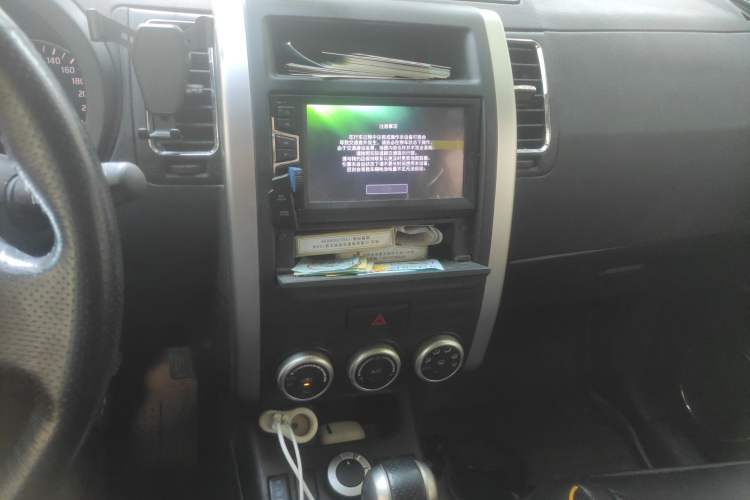 Used Dongfeng Fengdu MX6 2016 2.0L CVT 4x4 Dream Edition Audio And AC Panel
