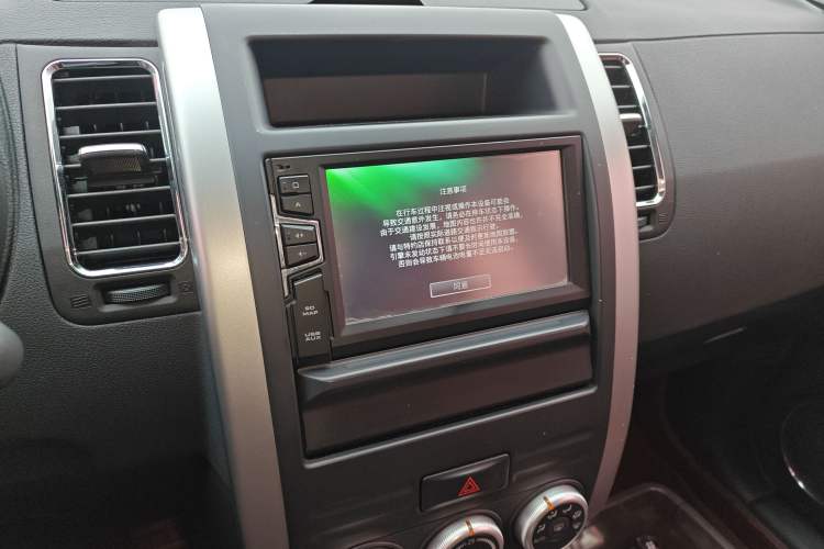 Used Dongfeng Fengdu MX6 2016 2.0L CVT Two-Wheel Drive Dream Edition Audio And AC Panel