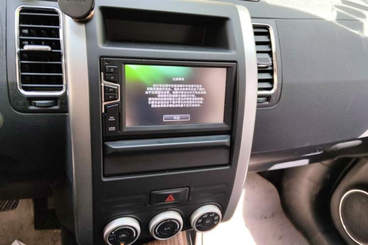 Used Dongfeng Fengdu MX6 2016 2.0L CVT 4x4 Dream Edition Audio And AC Panel