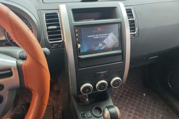 Used Dongfeng Fengdu MX6 2016 2.0L CVT Two-Wheel Drive Excellence Edition Audio And AC Panel
