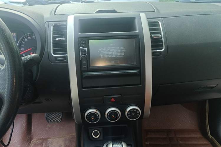 Used Dongfeng Fengdu MX6 2016 2.0L CVT 4x4 Dream Edition Audio And AC Panel