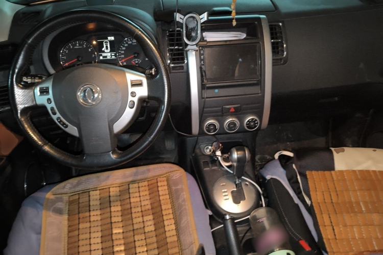 Used Dongfeng Fengdu MX6 2016 2.0L CVT All-Wheel-Drive Versatile Edition Center Console
