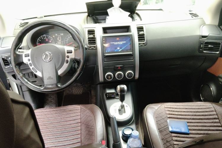 Used Dongfeng Fengdu MX6 2016 2.0L CVT Two-Wheel Drive All-Around Version Center Console