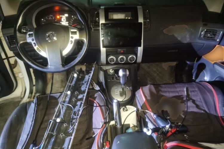 Used Dongfeng Fengdu MX6 2016 2.0L CVT Two-Wheel Drive Dream Edition Center Console