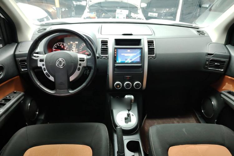 Used Dongfeng Fengdu MX6 2016 2.0L CVT Two-Wheel Drive All-Around Version Center Console