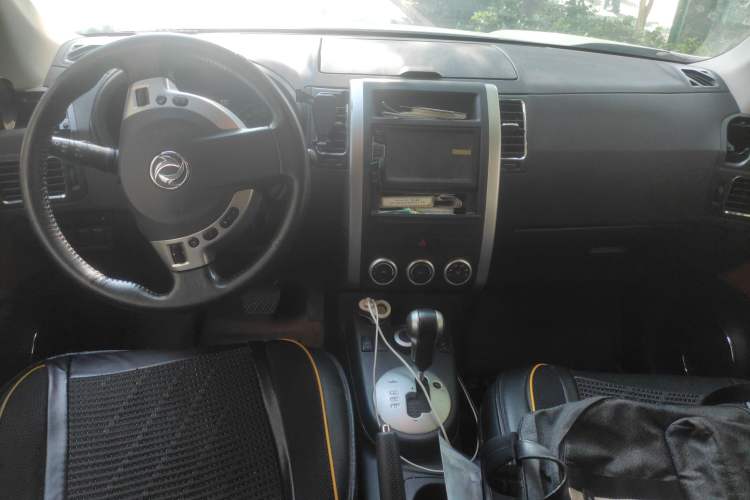 Used Dongfeng Fengdu MX6 2016 2.0L CVT 4x4 Dream Edition Center Console