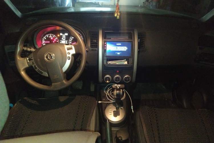 Used Dongfeng Fengdu MX6 2016 2.0L CVT Two-Wheel Drive All-Around Version Center Console