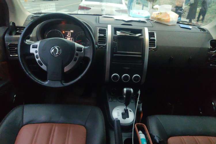 Used Dongfeng Fengdu MX6 2016 2.0L CVT Two-Wheel Drive Dream Edition Center Console