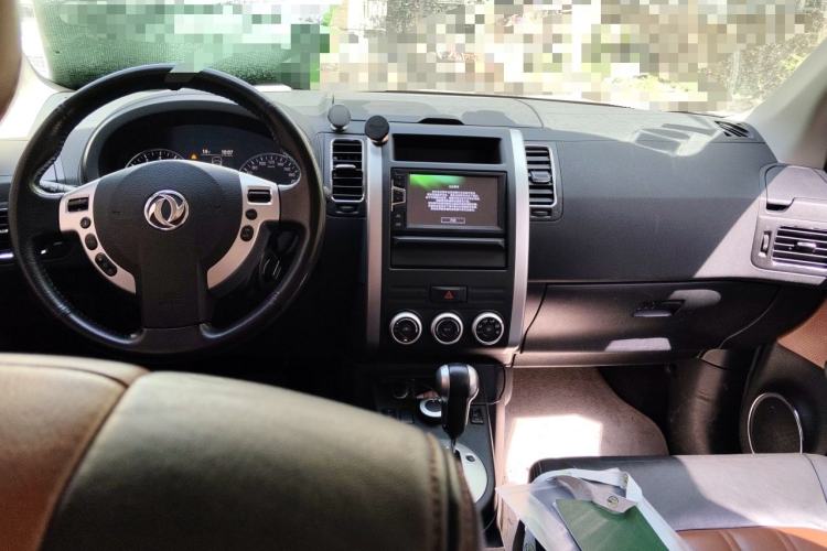Used Dongfeng Fengdu MX6 2016 2.0L CVT 4x4 Dream Edition Center Console