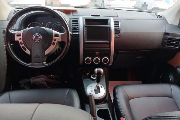 Used Dongfeng Fengdu MX6 2016 2.0L CVT All-Wheel-Drive Versatile Edition Center Console