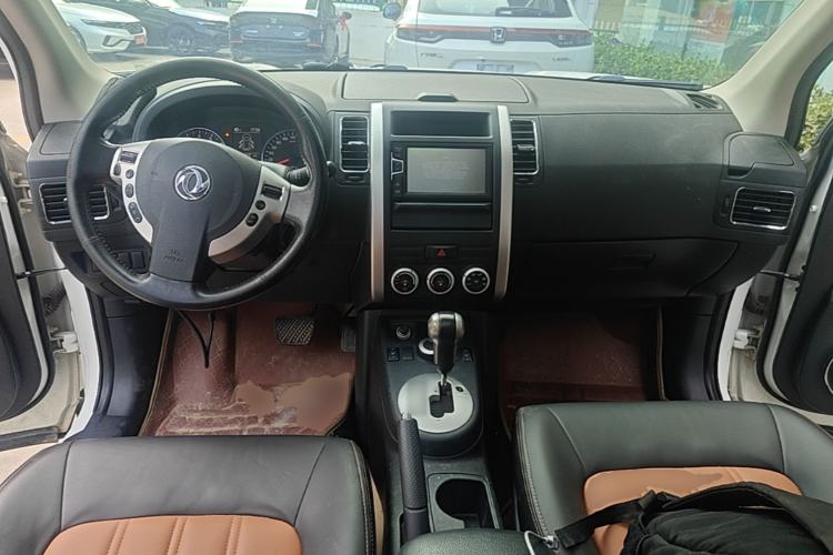 Used Dongfeng Fengdu MX6 2016 2.0L CVT 4x4 Dream Edition Center Console