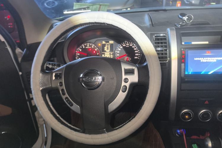 Used Dongfeng Fengdu MX6 2016 2.0L CVT Two-Wheel Drive All-Around Version Center Console